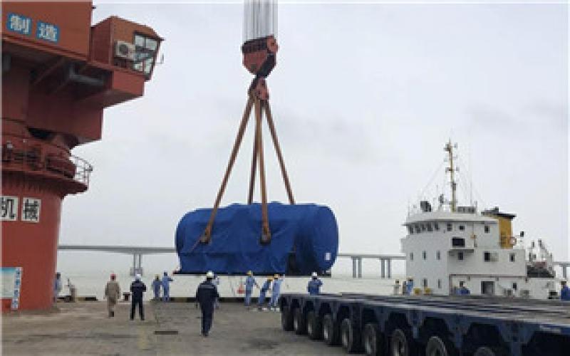 田湾5号机组发电机定子吊装就位！