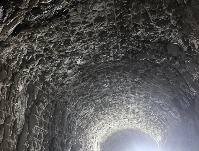 中国广西贵港抽水蓄能电站通风兼安全洞顺利贯通