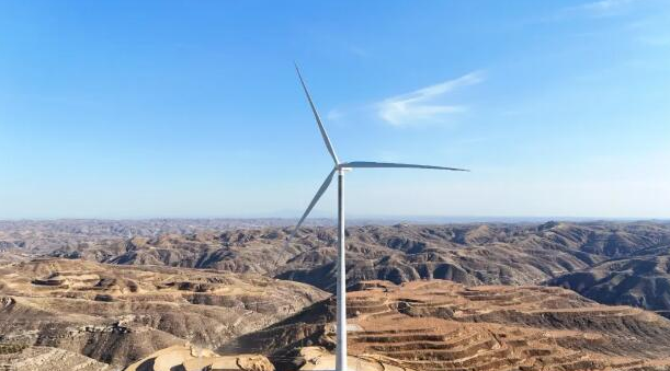 国能陕西新能源公司陕西佳县5万千瓦风电项目首台风机并网发电